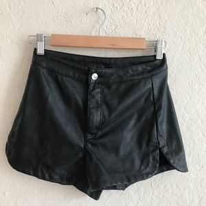 H&M Black Faux Leather High Waisted Hot Shorts Sm